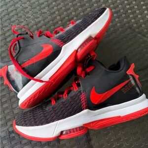 Nike LeBron Witness 8 VIII Faze Men’s Size 11 Black and Red Basketball Shoes